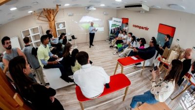 Un momento del hackaton de Naturgy en colaboración con PredictLand y la Fundación Princesa de Girona.